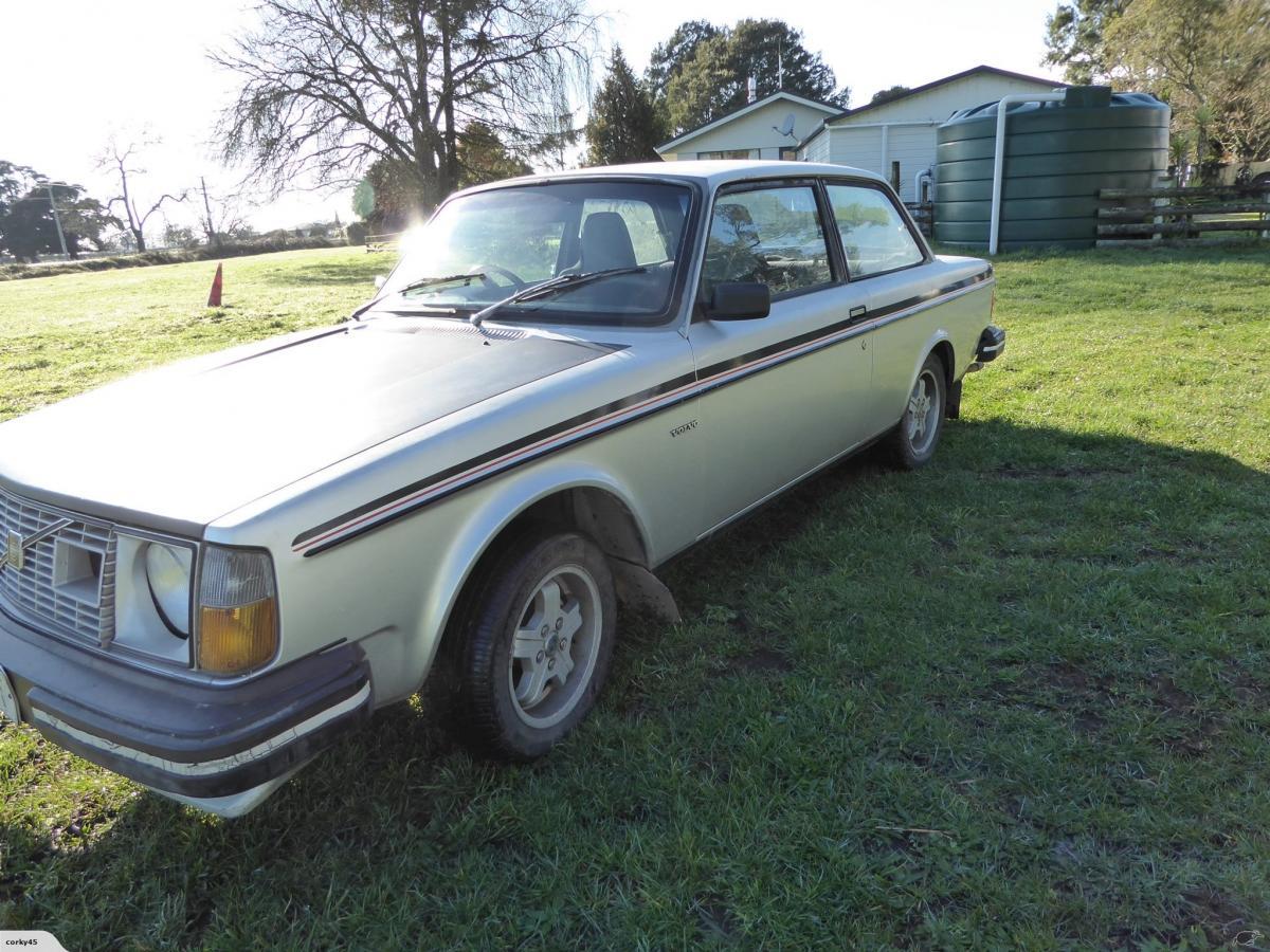 1980 Volvo 242 GT coupe New Zealand silver (1).jpg