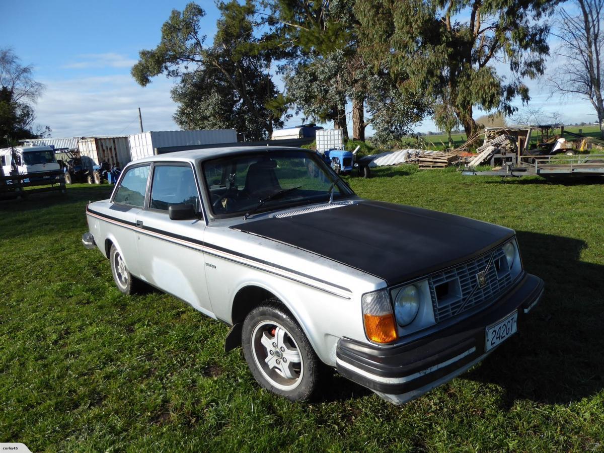 1980 Volvo 242 GT coupe New Zealand silver (2).jpg