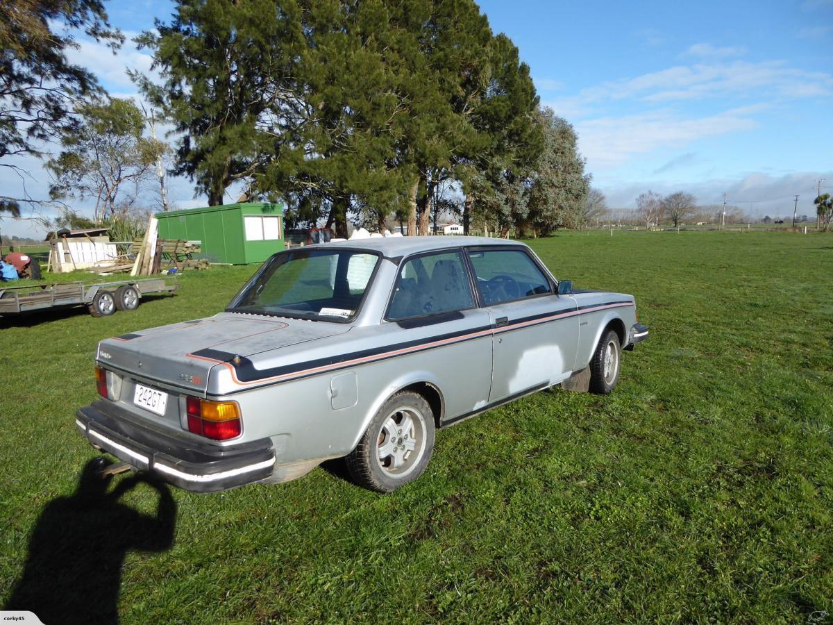 1980 Volvo 242 GT coupe New Zealand silver (4).jpg