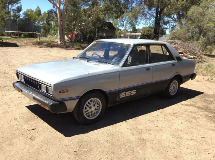 1981 Silver Datsun Stanza SSS Sedan Australia (1).png