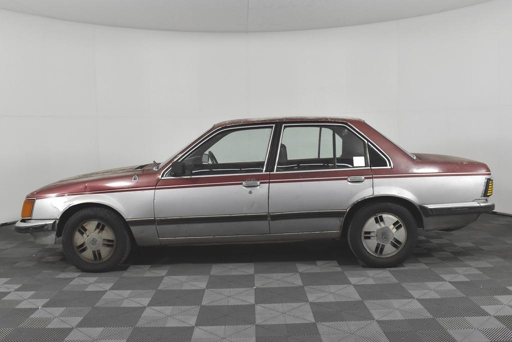 1981 VH Commodore SL-E Holden two tone image (12).jpg