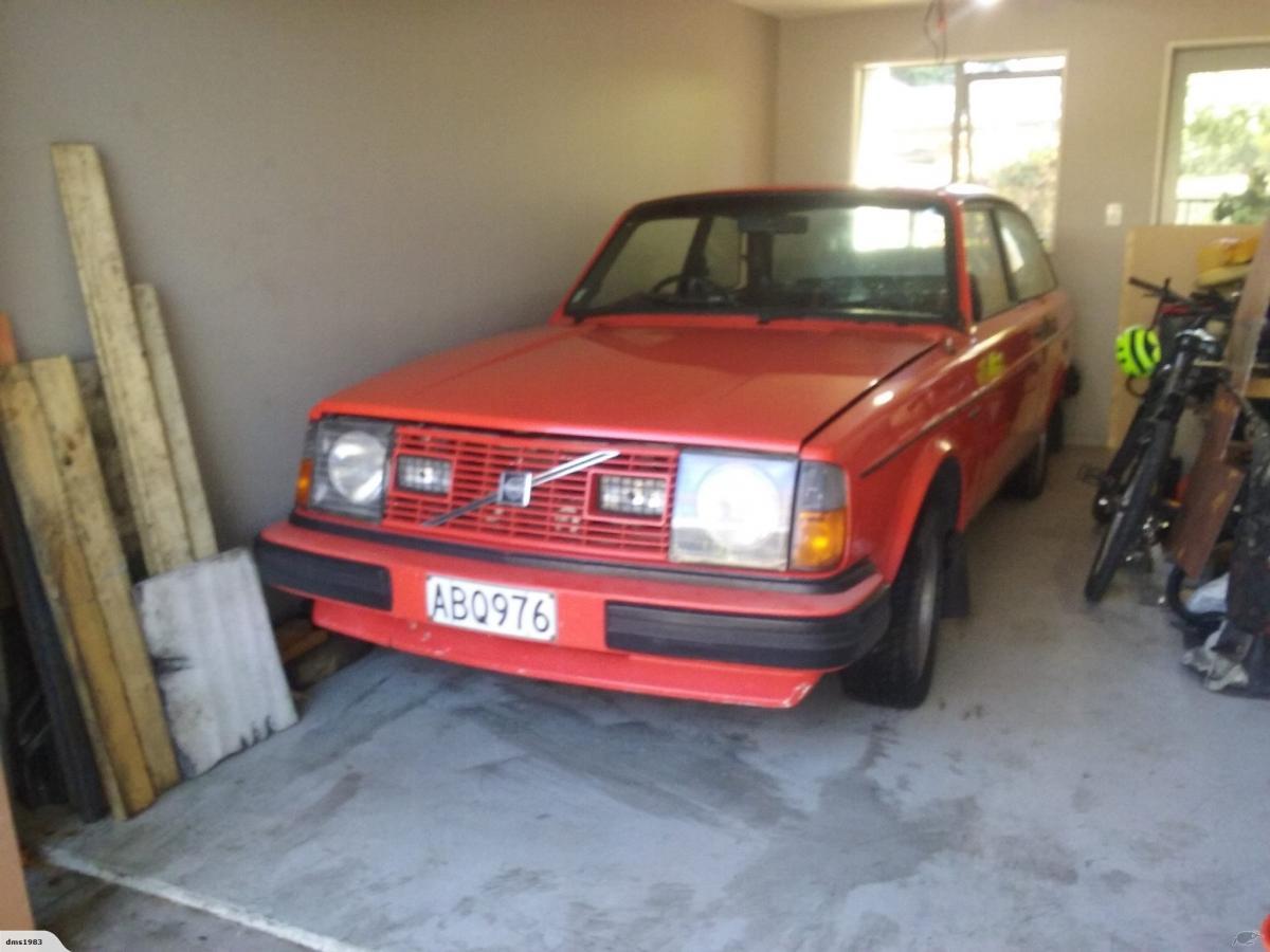 1981 Volvo 242 GT repainted red images (1).jpg