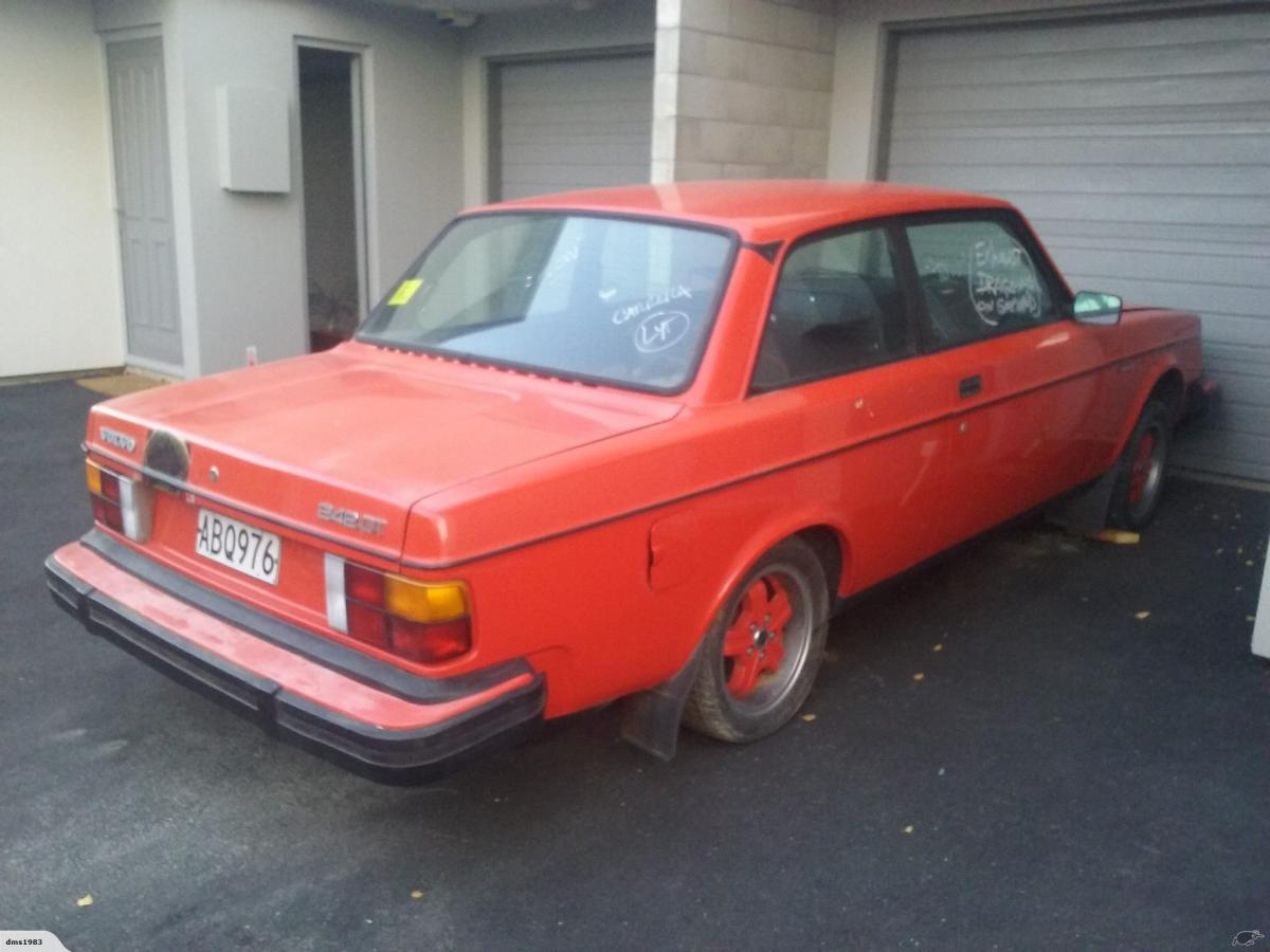 1981 Volvo 242 GT repainted red images (2).jpg