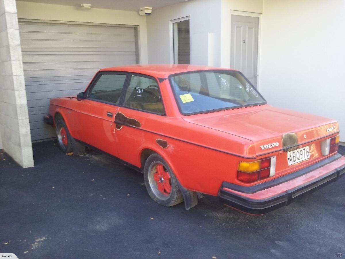 1981 Volvo 242 GT repainted red images (4).jpg