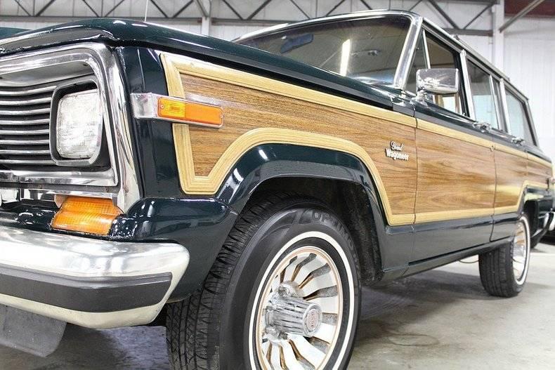 1985 Jeep Grand Wagoneer (AMC) Green paint timber sides SUV images (11).jpg