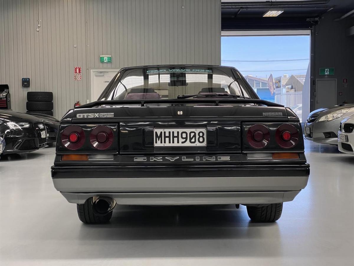 1986 R31 GTS-X Black on silver car original (14).jpg