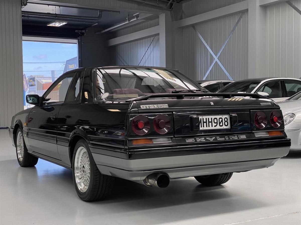 1986 R31 GTS-X Black on silver car original (7).jpg