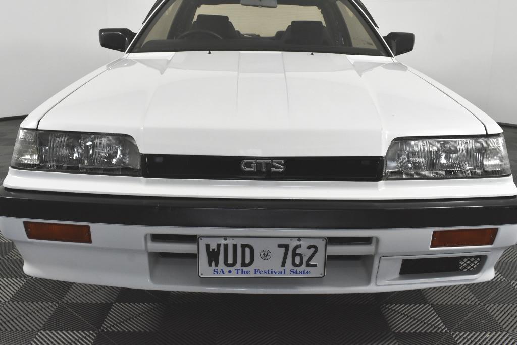 1987 Nissan Skyline GTS-X Coupe white unrestored Australia (14).jpg