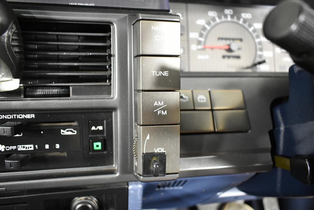 1987 Nissan Skyline GTS-X Coupe white unrestored Australia (54).jpg