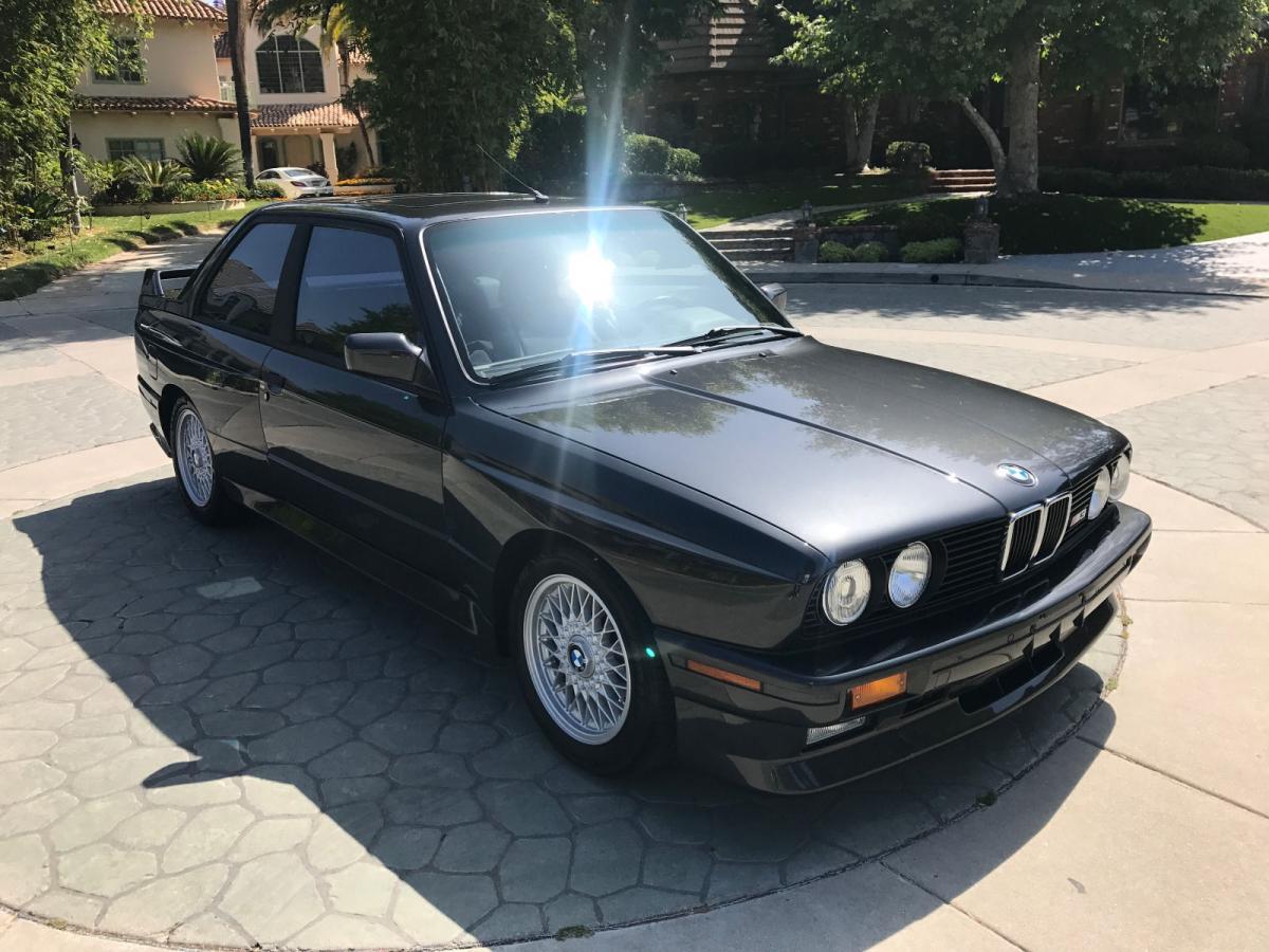 1988 BMW M3 E30 Diamond Black Metallic restored (2).jpg