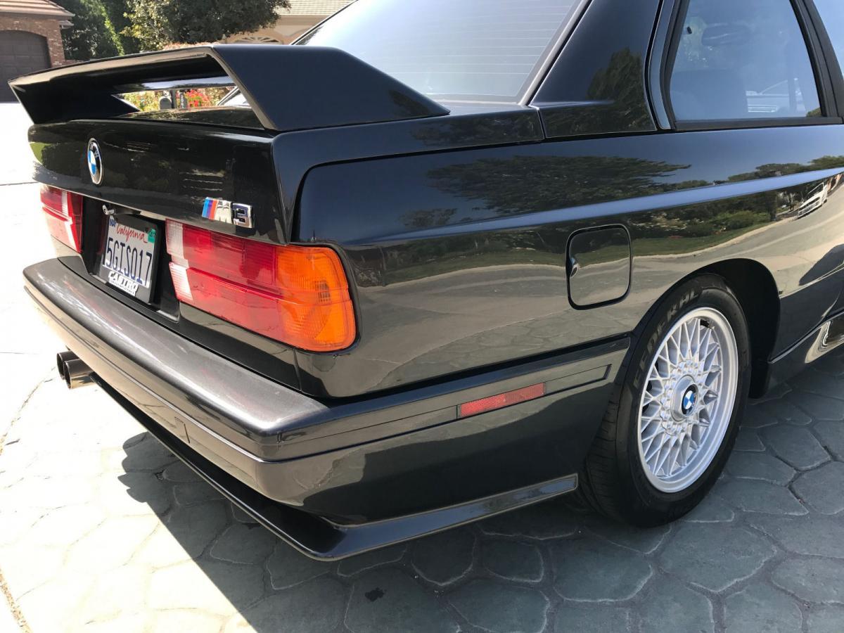 1988 BMW M3 E30 Diamond Black Metallic restored (4).jpg