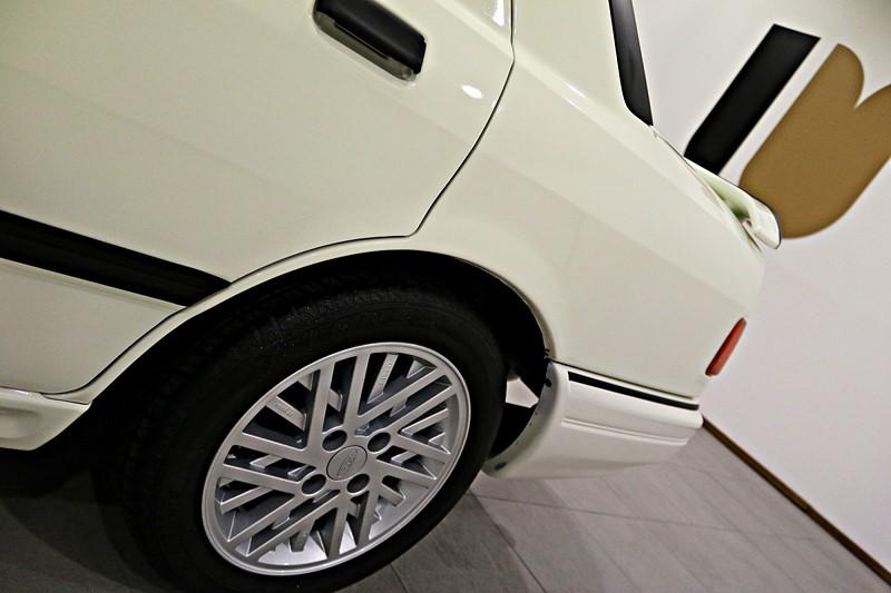 1988 Ford Sierra Cosworth Sapphire Turbo White (10).jpg