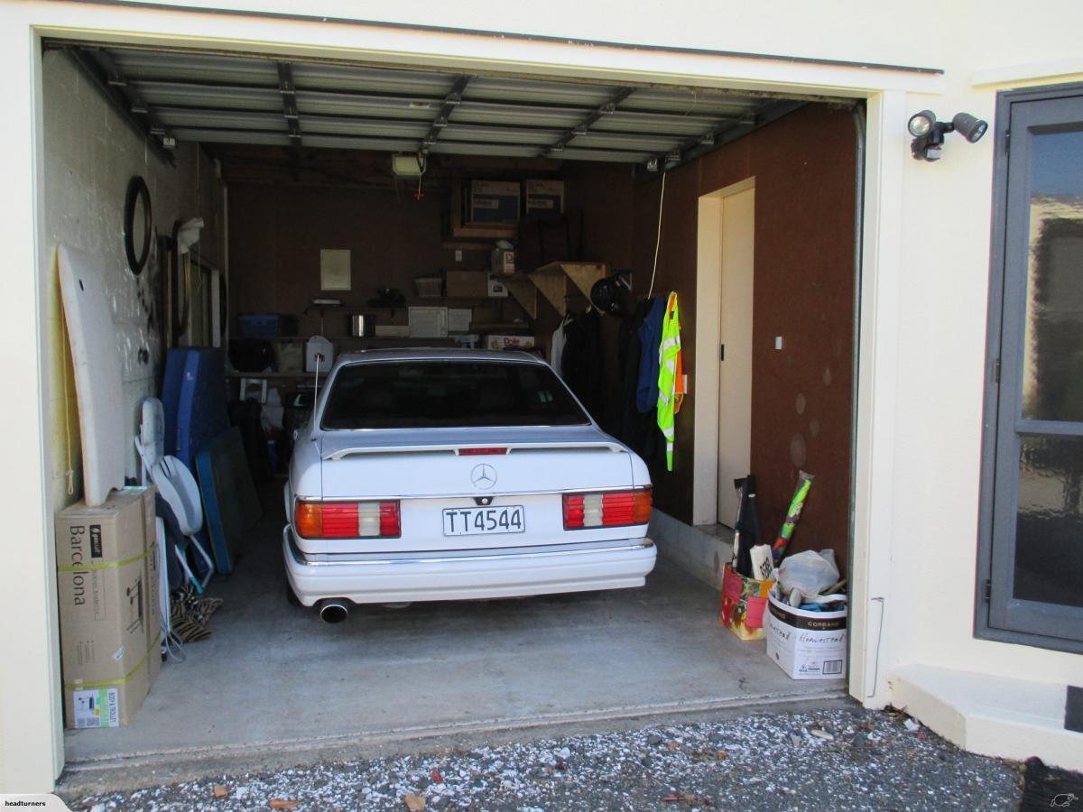 1988 Mercedes 420 SEC coupe white with red cloth trim images (7).jpg