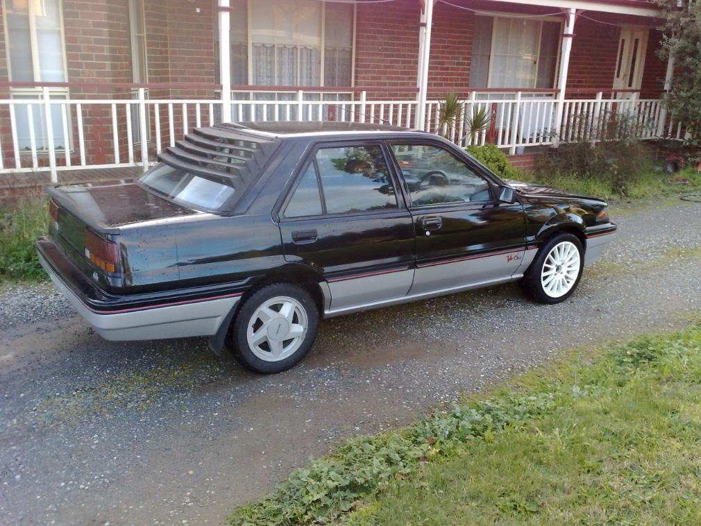 1988 Nissan Pulsar N13 Sedan SVD Vector (1).jpg