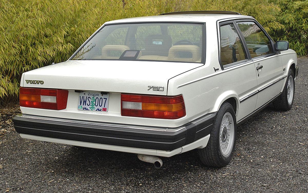 1989 Volvo 780 Bertonie Coupe White images (2).jpg