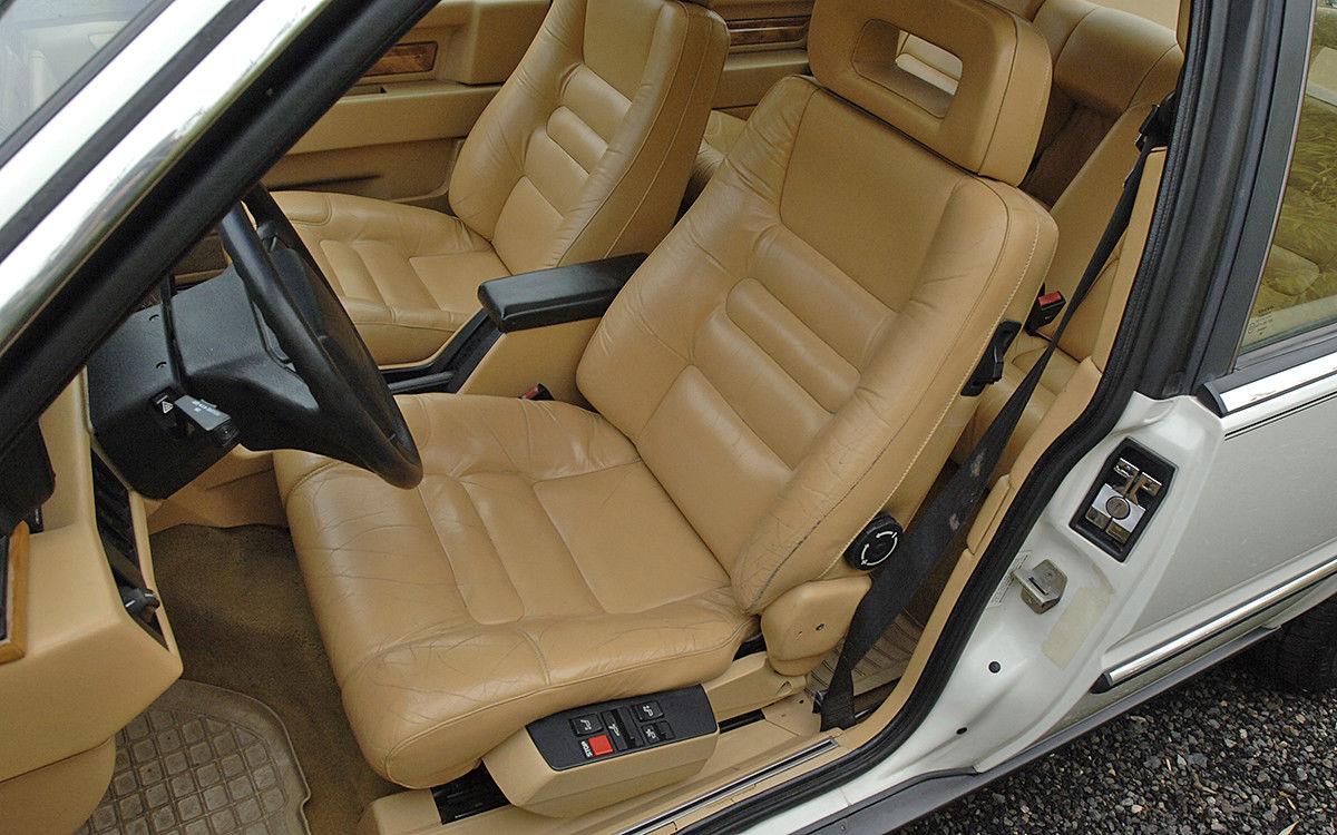 1989 Volvo 780 Bertonie Coupe z beige interior images (20).jpg