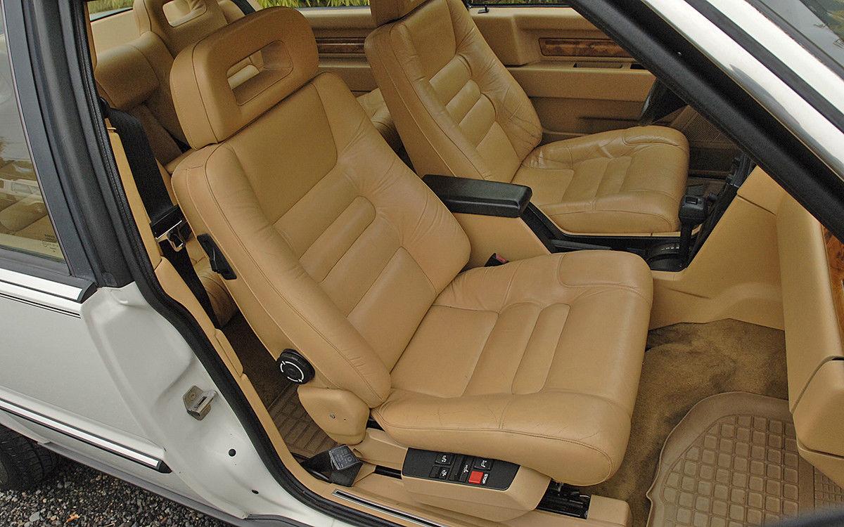 1989 Volvo 780 Bertonie Coupe z beige interior images (21).jpg