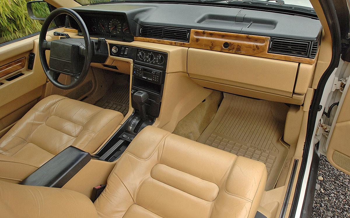 1989 Volvo 780 Bertonie Coupe z beige interior images (22).jpg