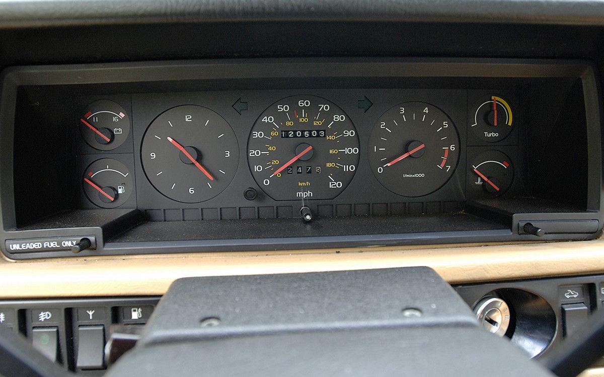 1989 Volvo 780 Bertonie Coupe z beige interior images (23).jpg