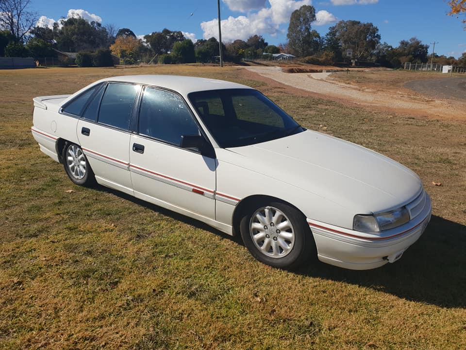 1990 Holden Commodore VB SS V8 white pictures (1) 2021.jpg