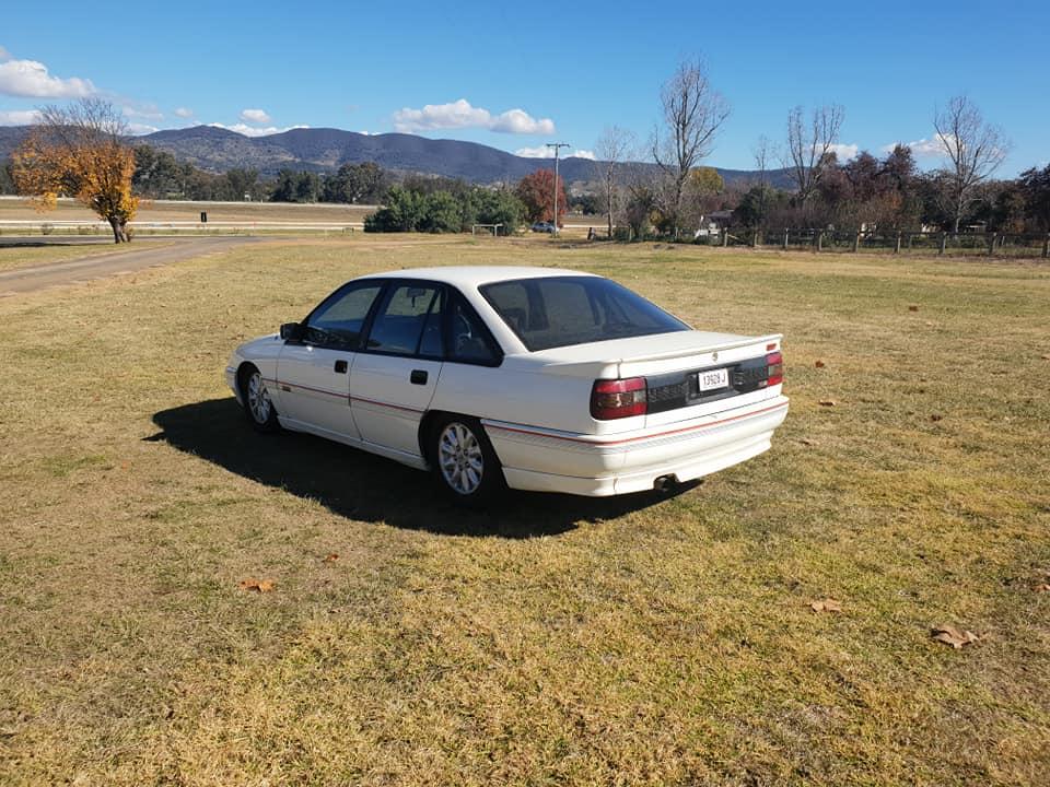 1990 Holden Commodore VB SS V8 white pictures (2) 2021.jpg