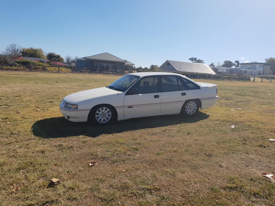 1990 Holden Commodore VB SS V8 white pictures (7) 2021.jpg