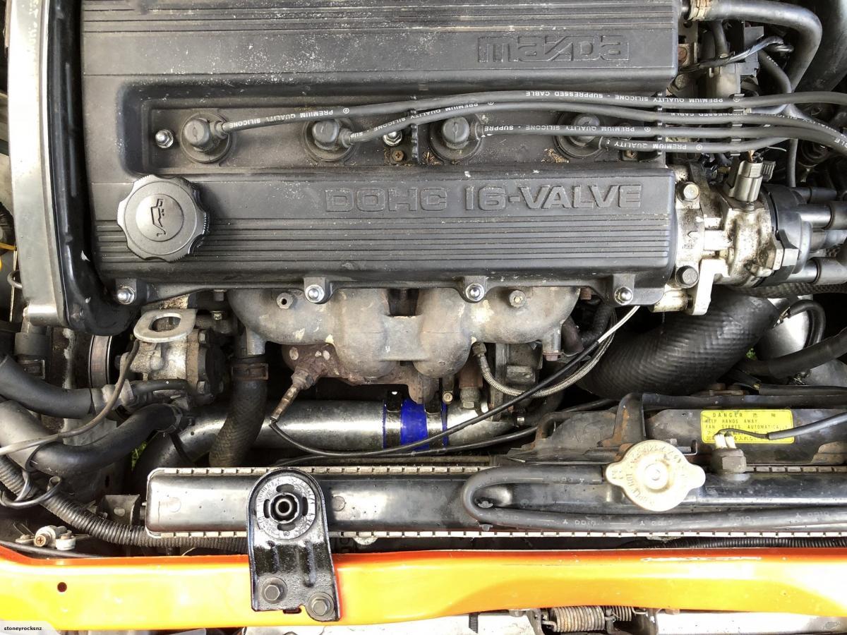 1990 Mazda Familia 323 GTX Turbo hatch white repainted red images (15).jpg