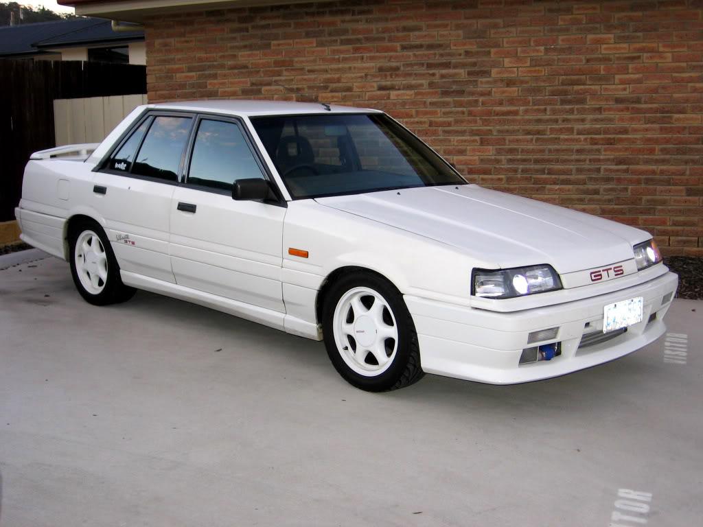 1990 Nissan Skyline R31 GTS2 Police car classic white register (1).jpg