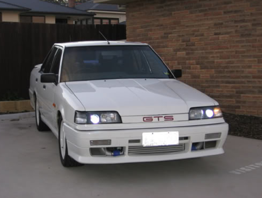 1990 Nissan Skyline R31 GTS2 Police car classic white register (4).png