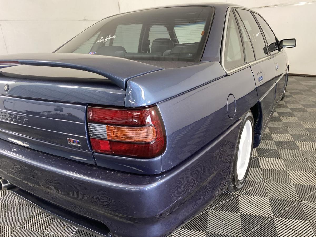 1991 VN Commodore HDT Aero V8 sedan images Blue (18).jpg