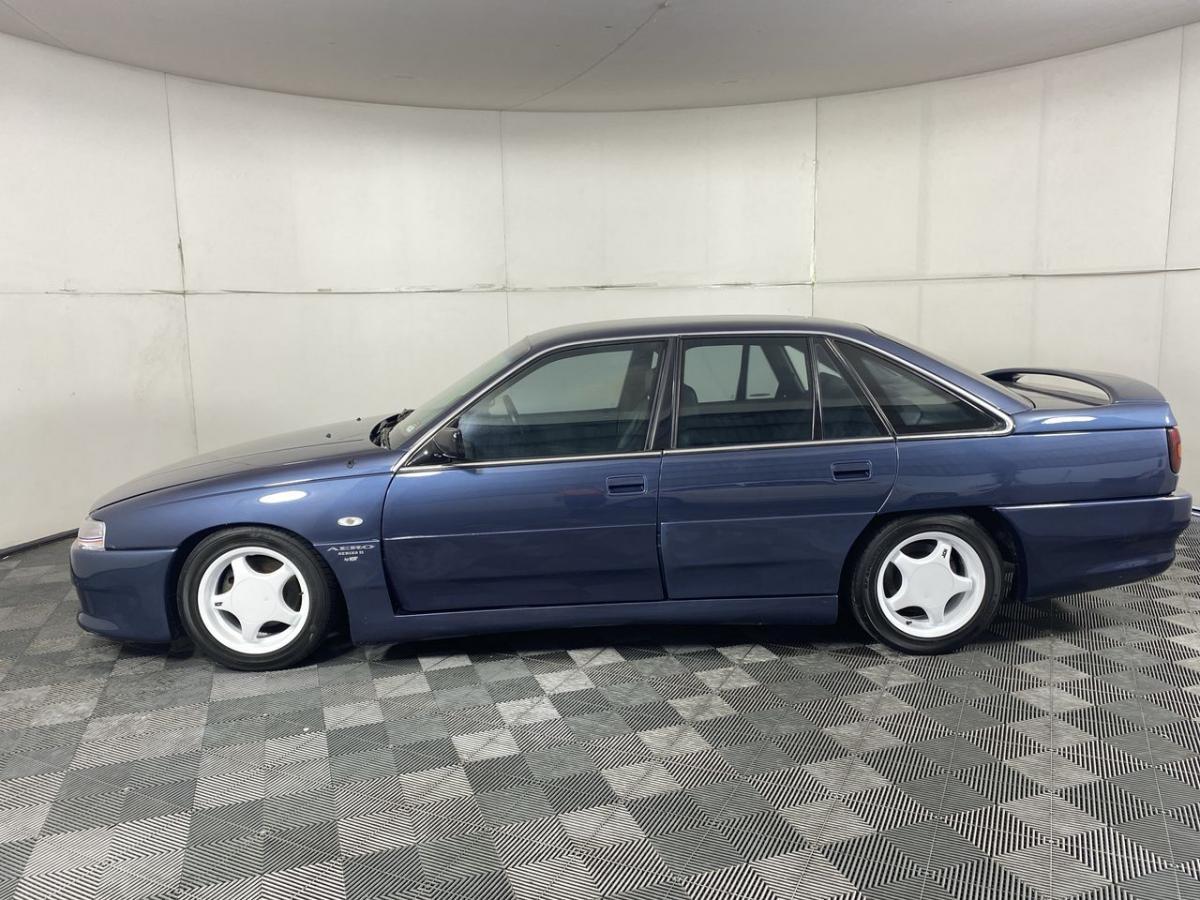 1991 VN Commodore HDT Aero V8 sedan images Blue (20).jpg