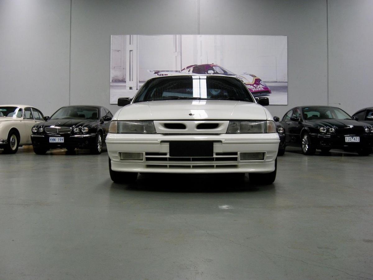 1992 HSV VP Clubsport in Alaskan White build number 209  (2).jpg