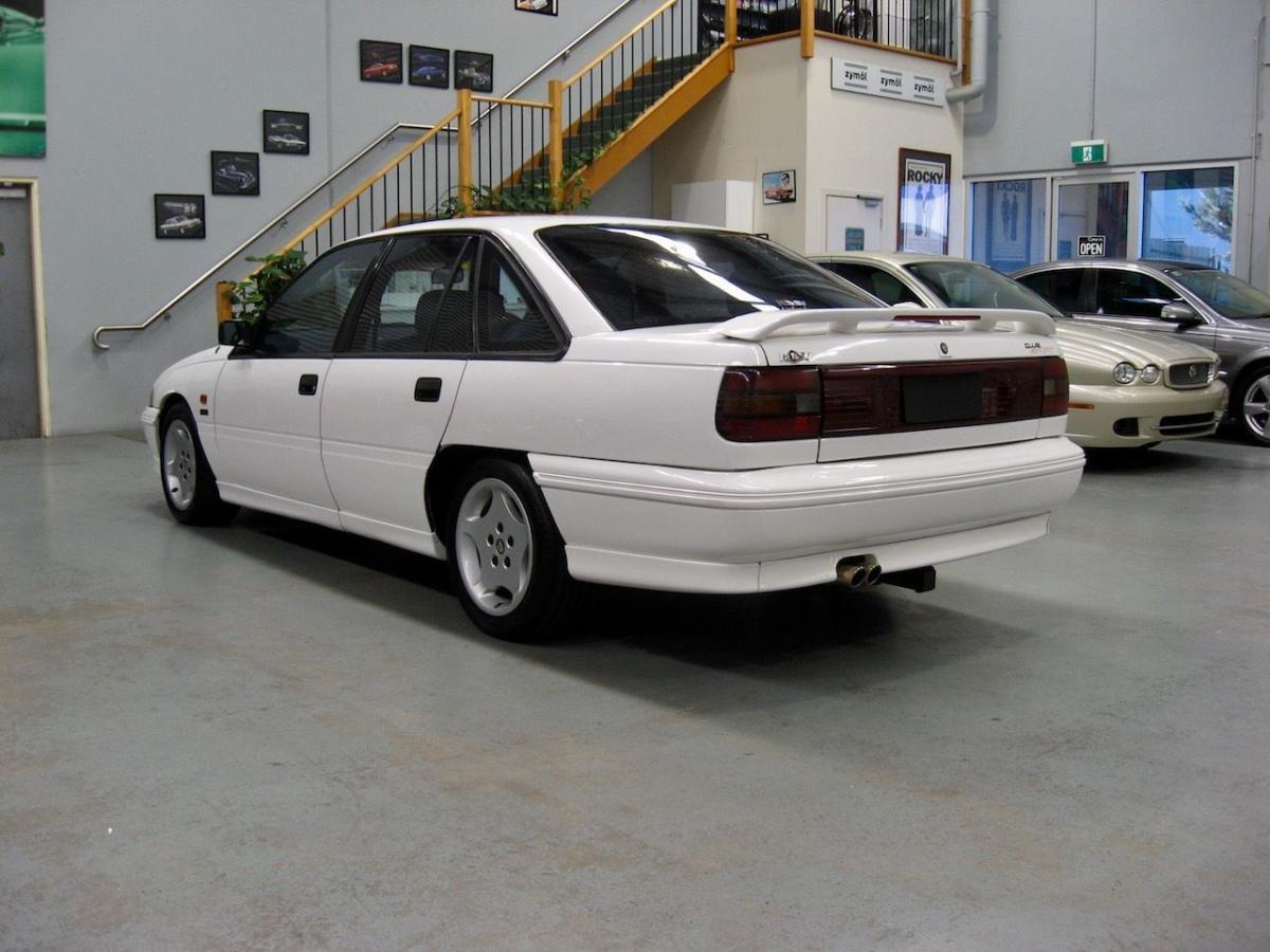 1992 HSV VP Clubsport in Alaskan White build number 209  (4).jpg