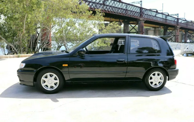 1992 Nissan Pulsar N15 GTiR RA Australia black hatch images 2021 (9).png