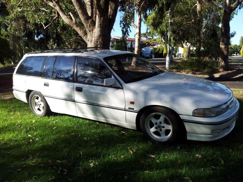 1992 VP Sport wagon HSV white number 39 (2).jpg