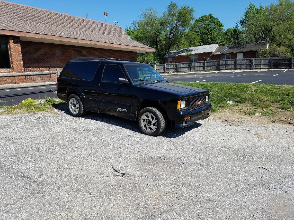 1993 GMC Tyohoon Black images restoration project (8).jpg