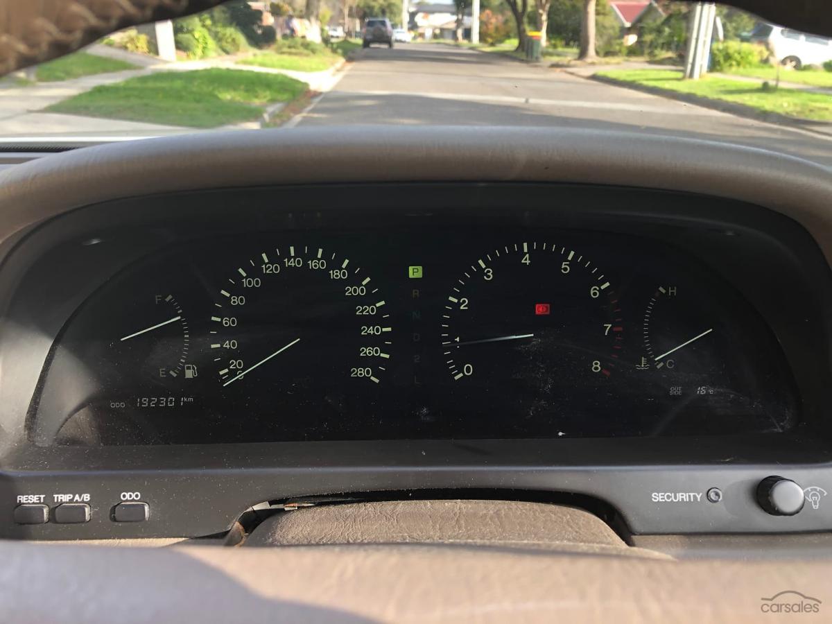 1993 Lexus LS400 Sedan white Australia images (5).jpg