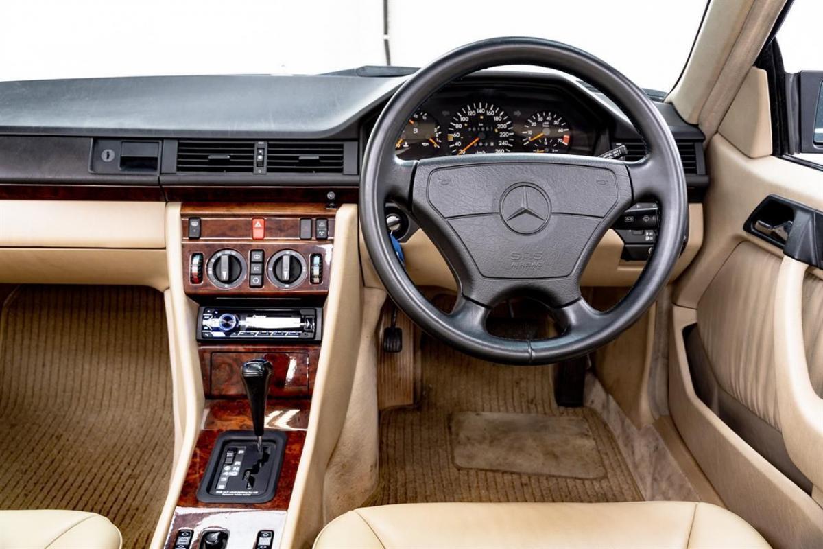 1993 Mercedes E320 cabriolet convertible  mushroom leather interior images sportline (19).jpg