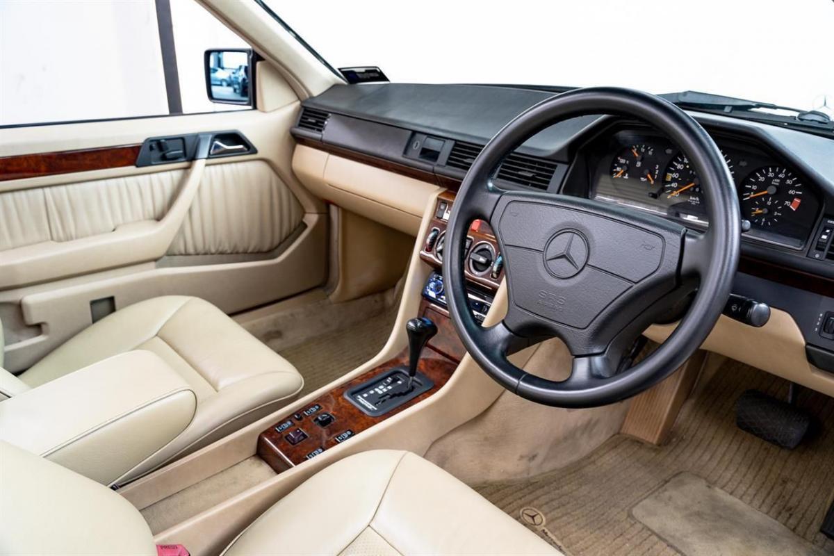 1993 Mercedes E320 cabriolet convertible  mushroom leather interior images sportline (20).jpg