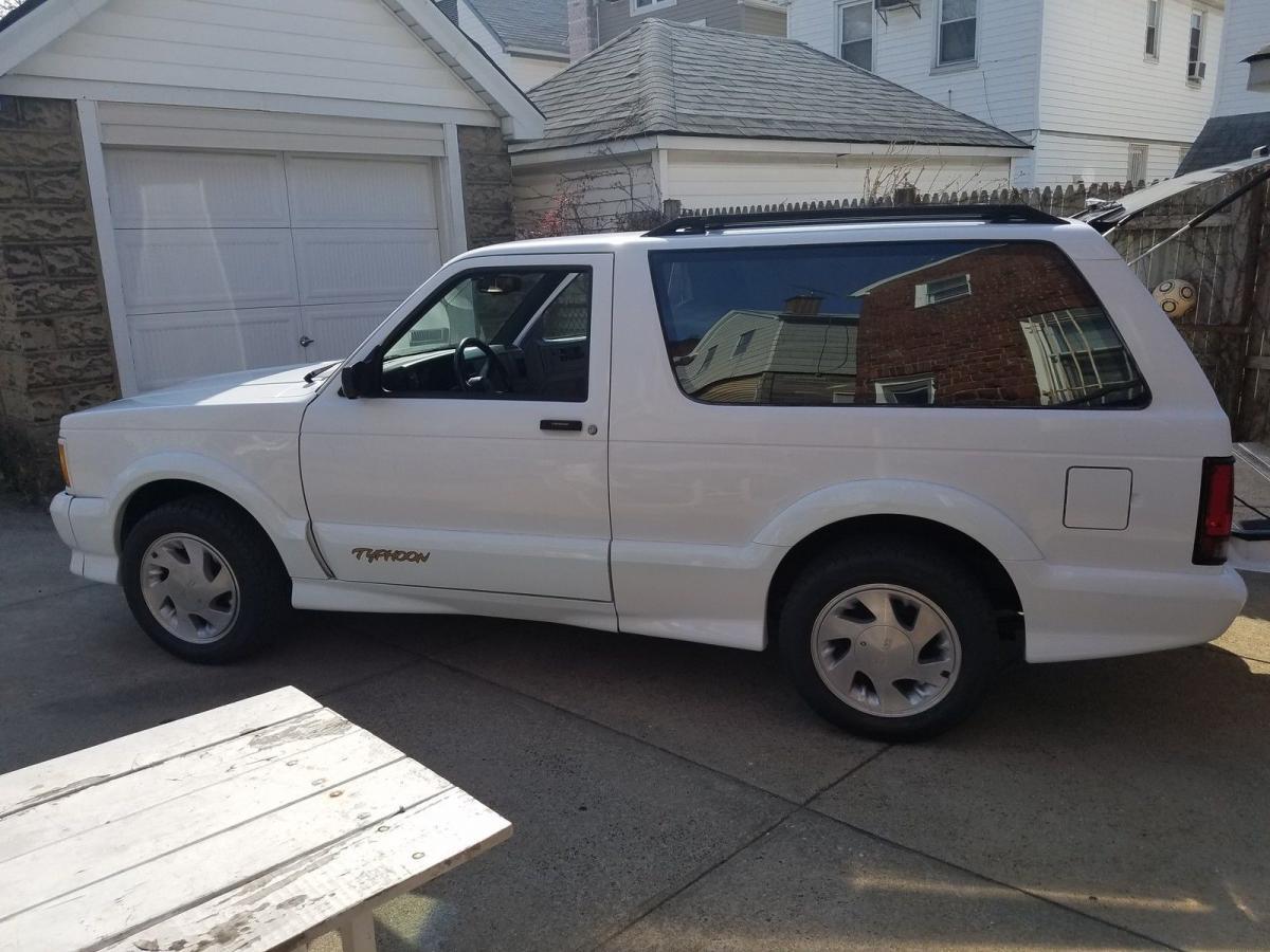 1993 White GMC Typhoon SUV Turbo images (1).jpg