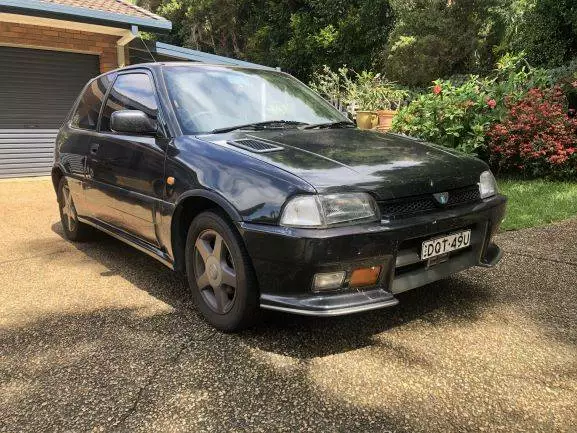 1994 Daihatsu Charade De Tomaso GTi black (1).png