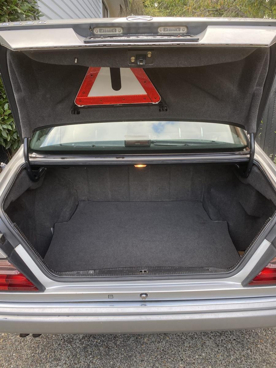 1994 Mercedes C124 320CE Japanese import to NZ Silver (10).jpg