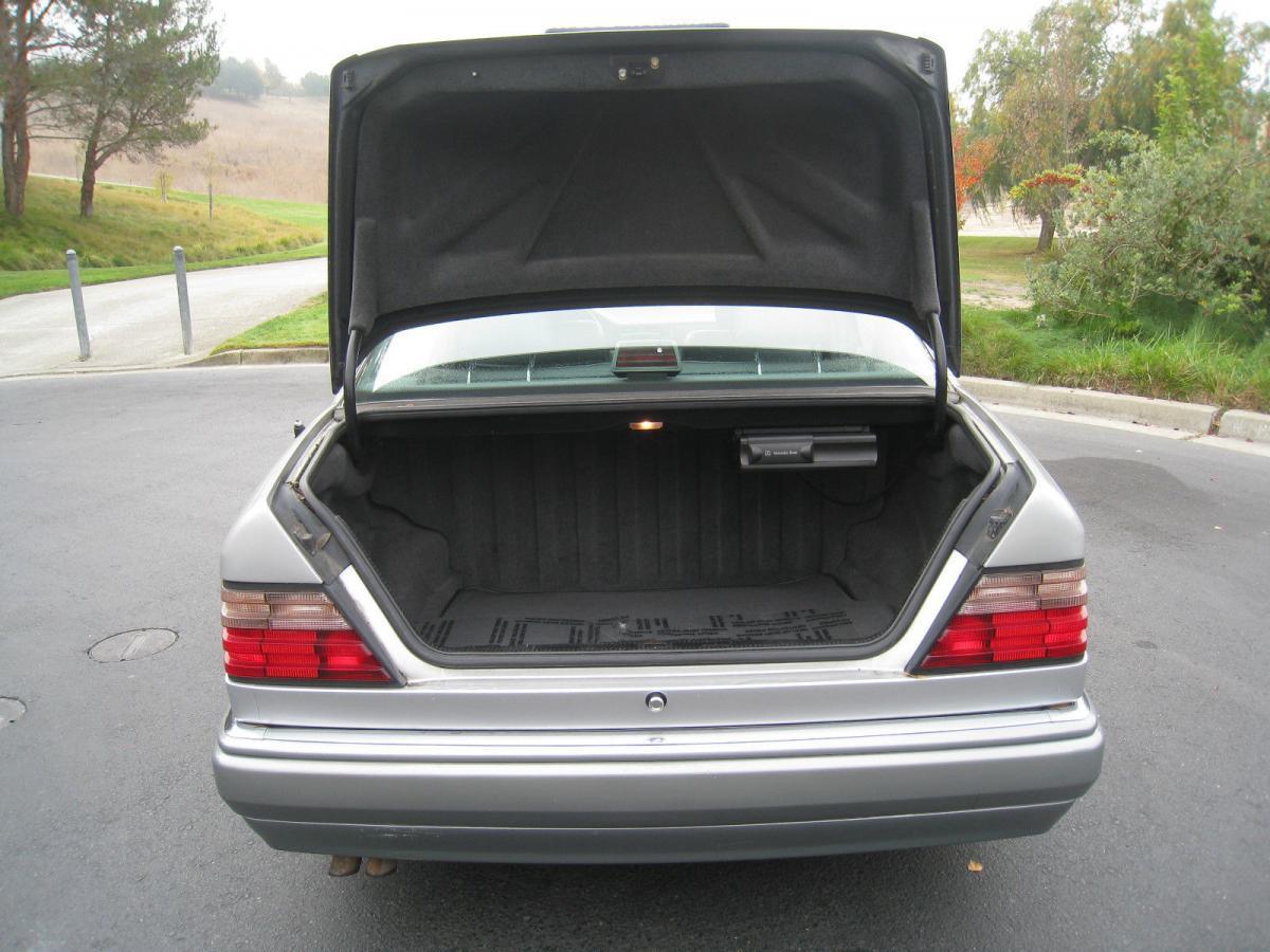 1994 Mercedes W124 500E silver metallic USA (14).jpg