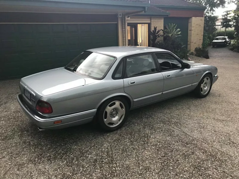 1995 Jaguar XJR (X306) 6 cylinder blue images RHD Australia (14).png