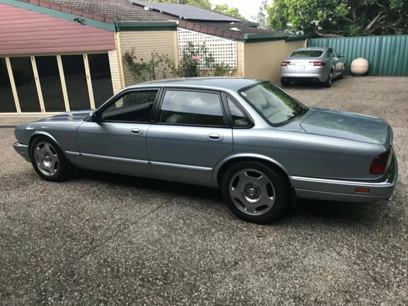 1995 Jaguar XJR (X306) 6 cylinder blue images RHD Australia (9).png