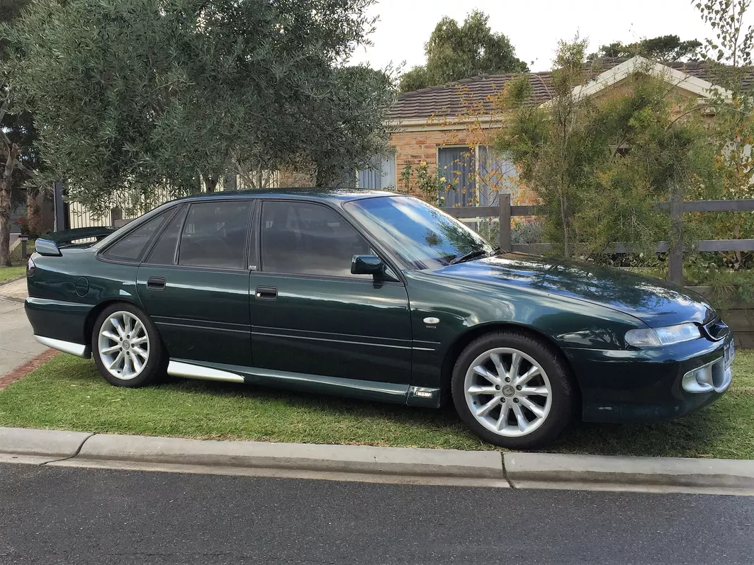 1995 VR Holden HSV Senaror Sherbrook Green images (3).png