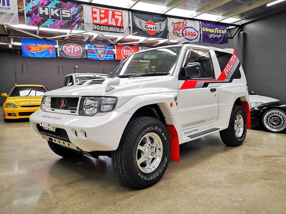 1998 Pajero Mitsubishi Evolution White images import Australia (2).jpg