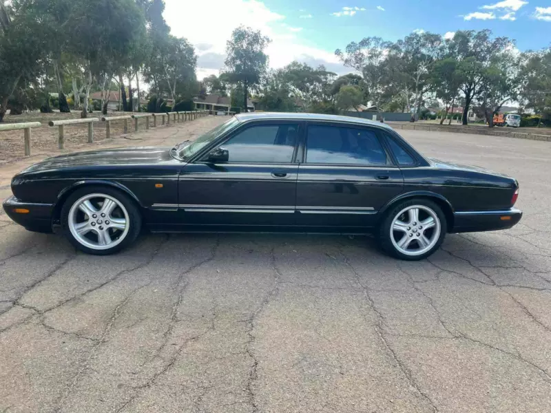 1998 X308 Jaguar XJR dark green Australia images 2021 (1).png