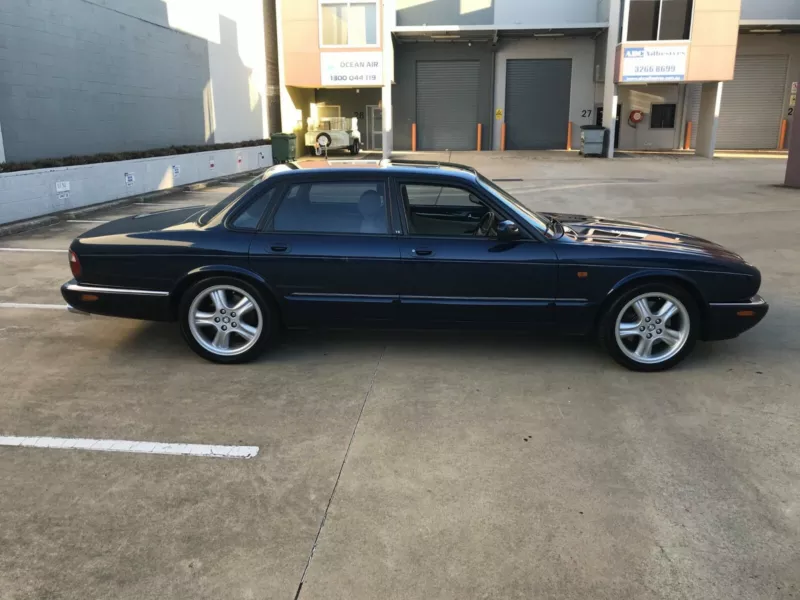 1999 Blue Jaguar XJR X308 Australia RHD images (17).png