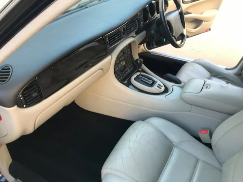 1999 Blue Jaguar XJR X308 Australia RHD interior crema leather images (9).png